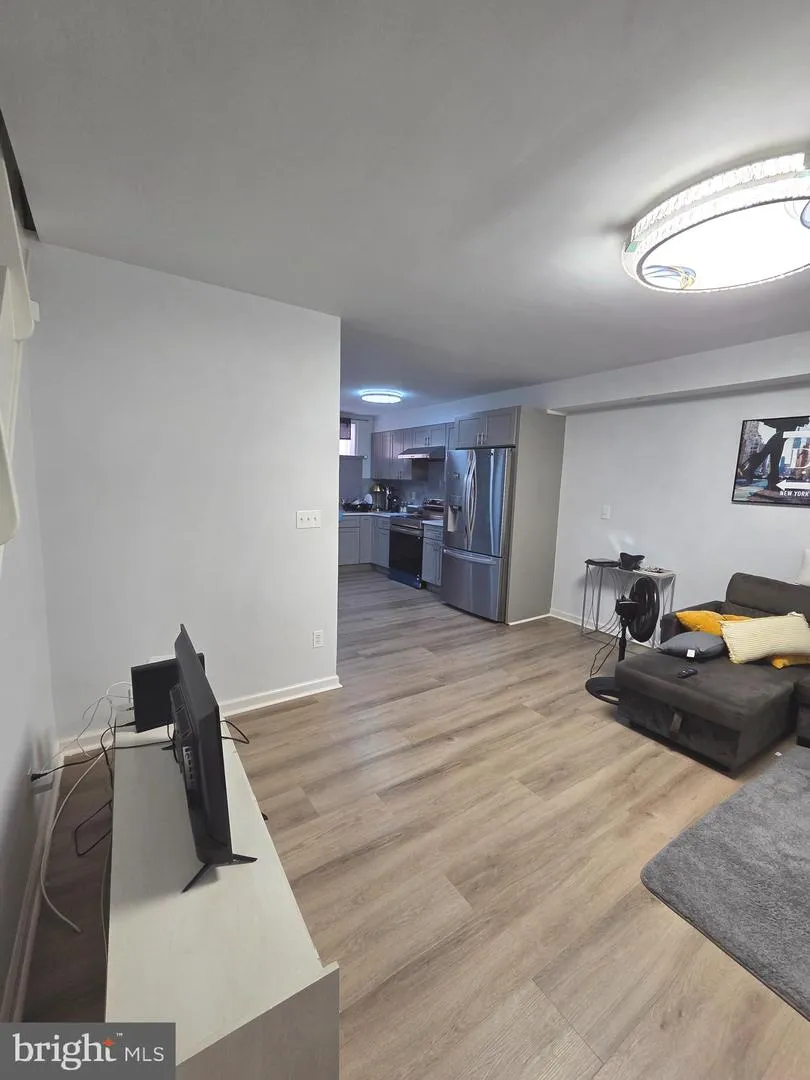 5841 OXFORD AVENUE Philadelphia, PA 19149