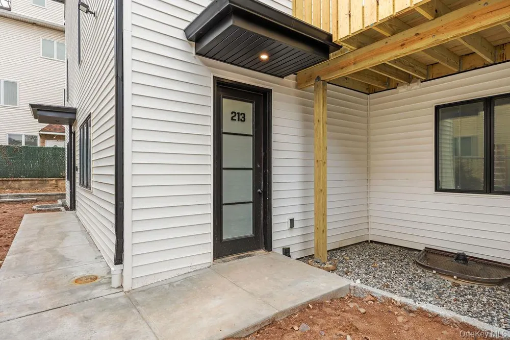 105 Cole Avenue #213 Spring Valley, NY 10977