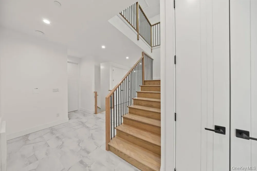 105 Cole Avenue #213 Spring Valley, NY 10977