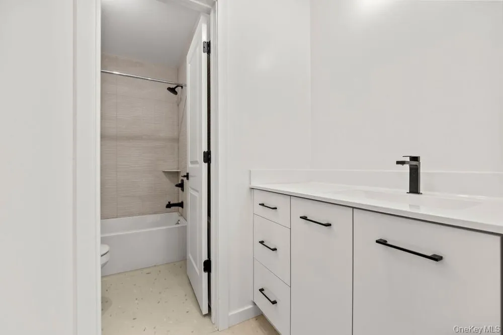 105 Cole Avenue #213 Spring Valley, NY 10977