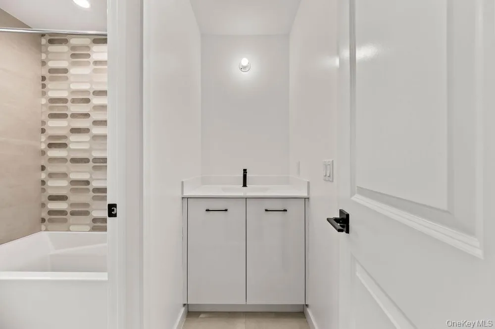 105 Cole Avenue #213 Spring Valley, NY 10977