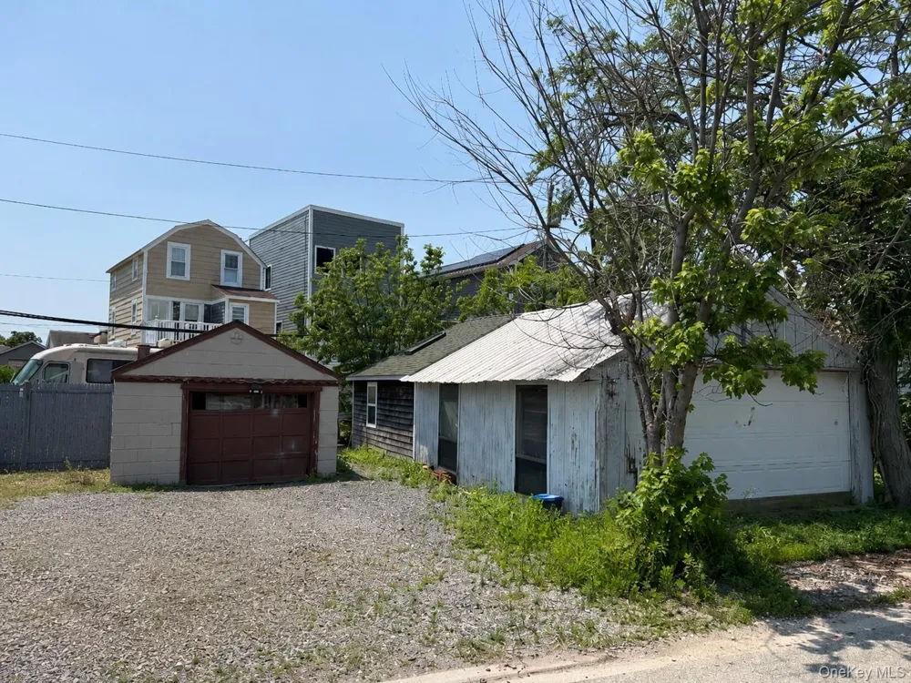 3908-A Sands Lane Seaford, NY 11783