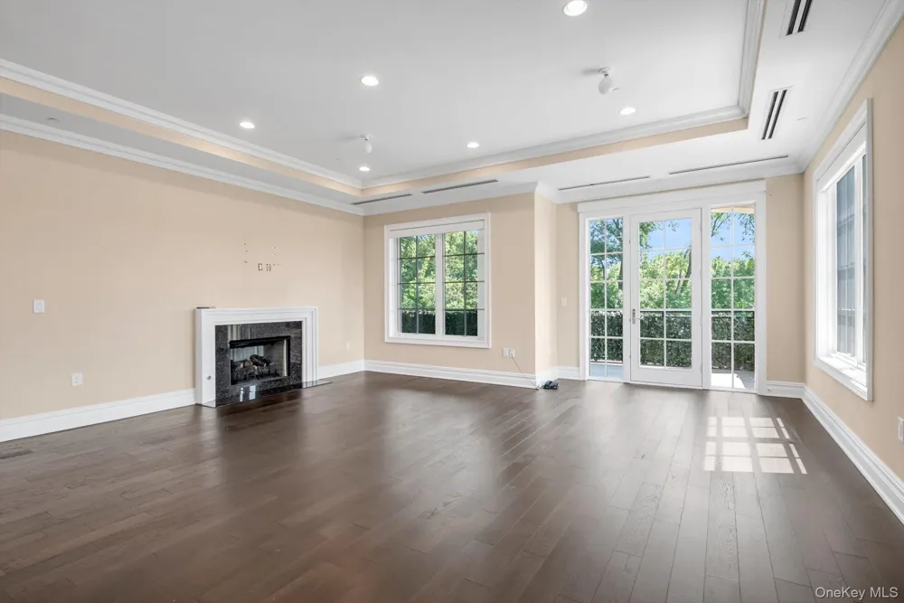 3000 Royal Court #3107 North Hills, NY 11040