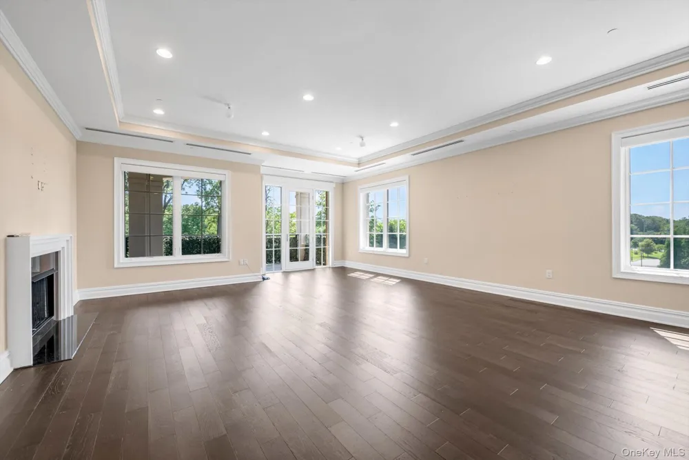 3000 Royal Court #3107 North Hills, NY 11040