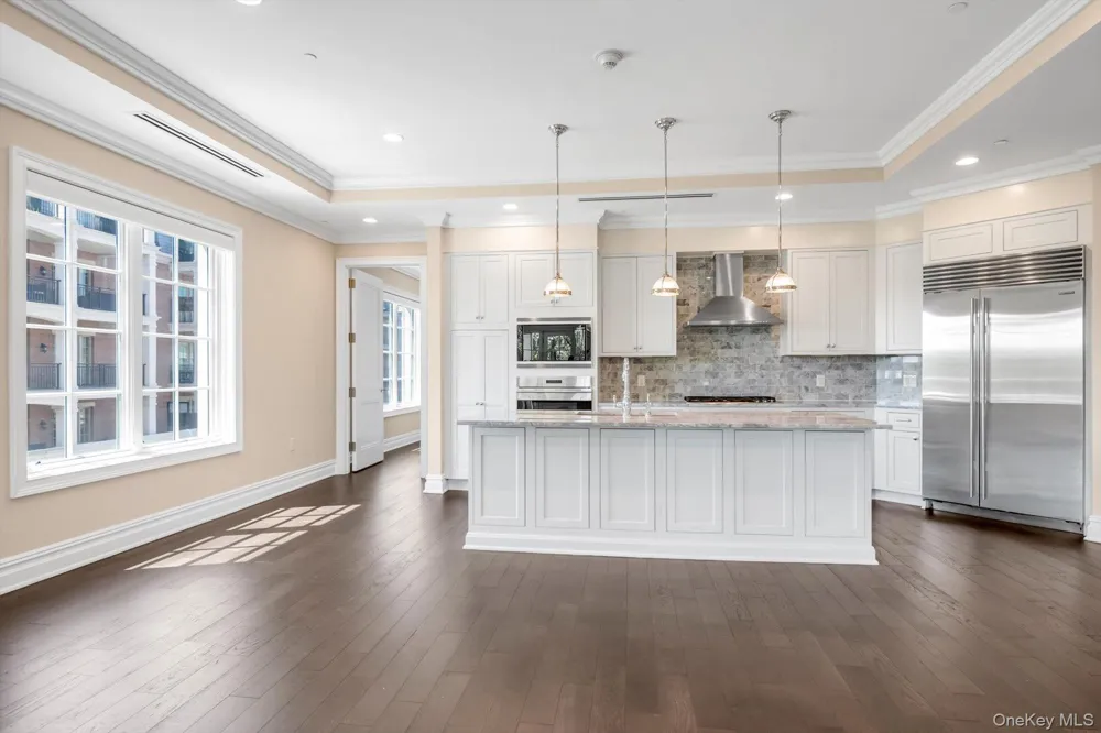 3000 Royal Court #3107 North Hills, NY 11040