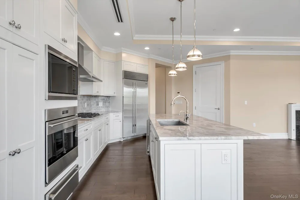 3000 Royal Court #3107 North Hills, NY 11040
