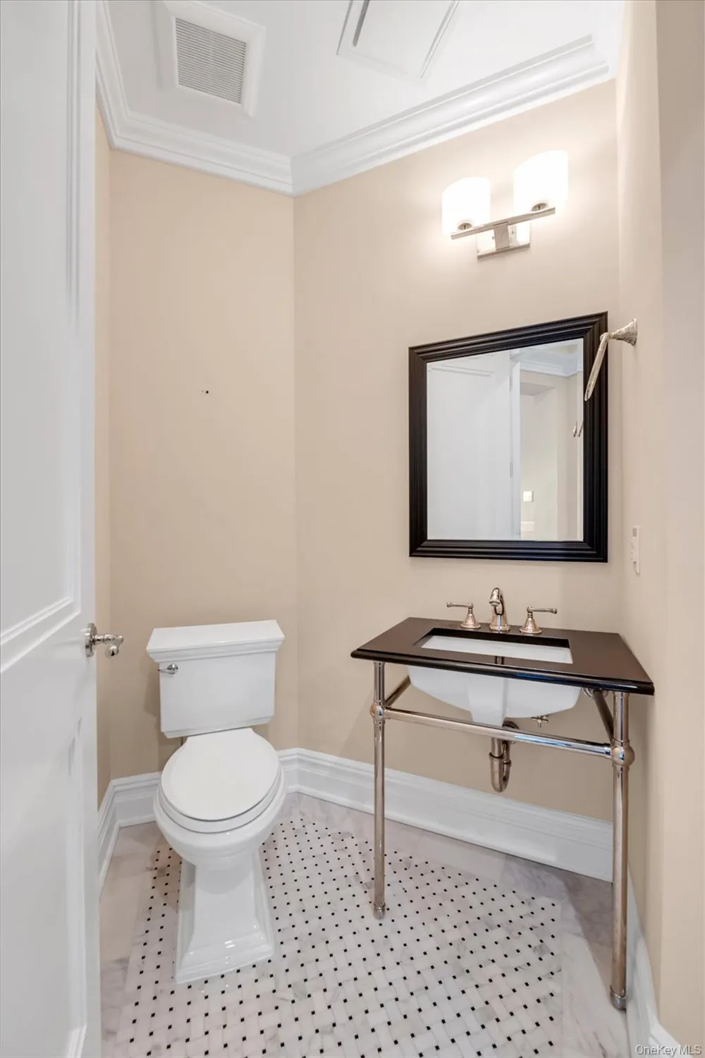 3000 Royal Court #3107 North Hills, NY 11040