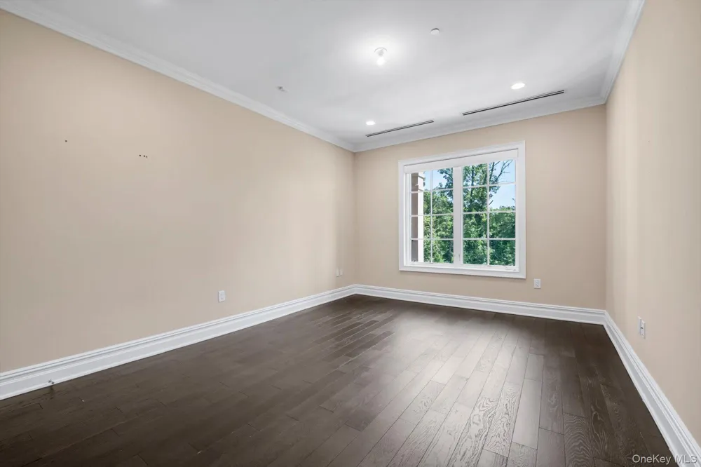 3000 Royal Court #3107 North Hills, NY 11040