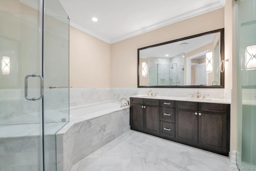3000 Royal Court #3107 North Hills, NY 11040