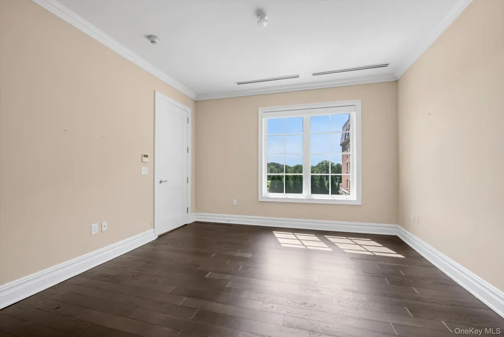 3000 Royal Court #3107 North Hills, NY 11040