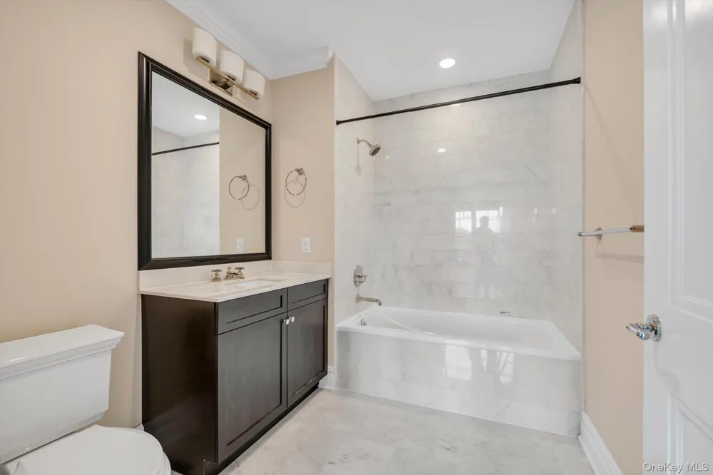 3000 Royal Court #3107 North Hills, NY 11040