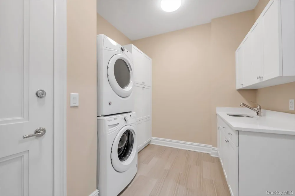 3000 Royal Court #3107 North Hills, NY 11040