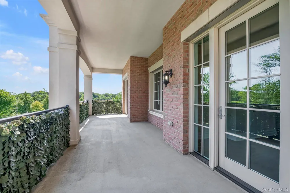 3000 Royal Court #3107 North Hills, NY 11040