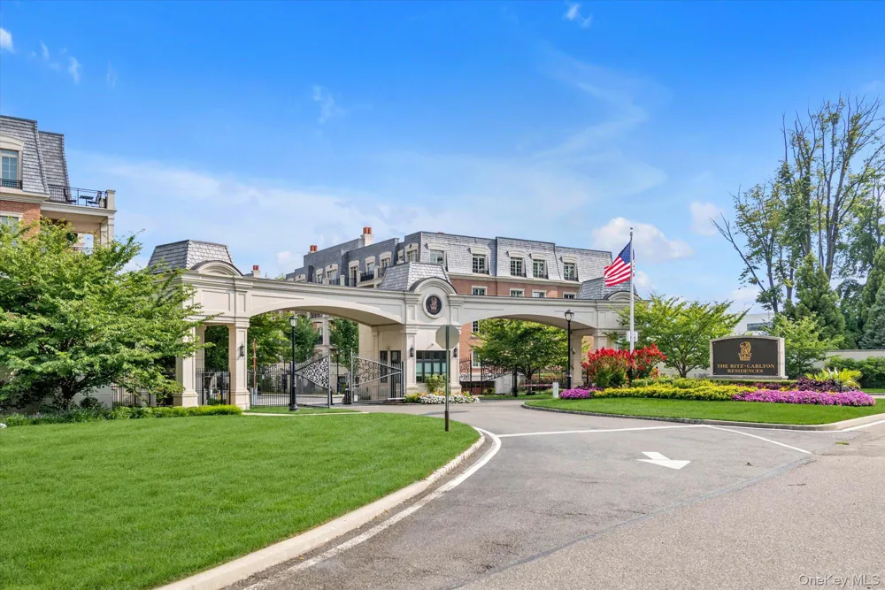 3000 Royal Court #3107 North Hills, NY 11040