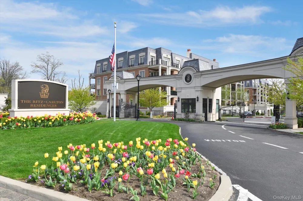 3000 Royal Court #3107 North Hills, NY 11040