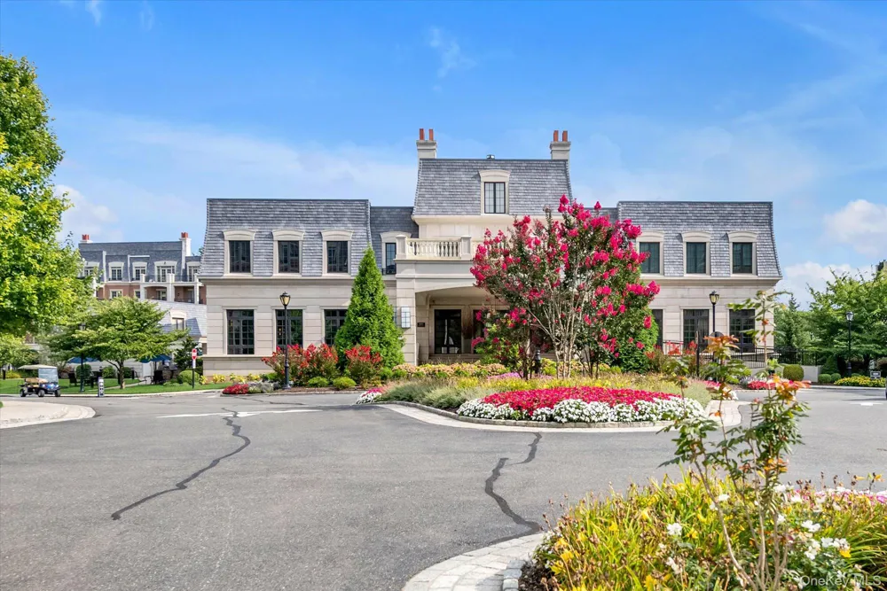 3000 Royal Court #3107 North Hills, NY 11040