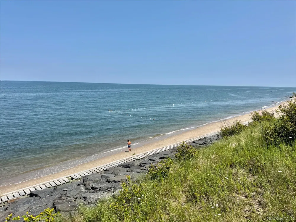 20 Siefert Avenue Miller Place, NY 11764