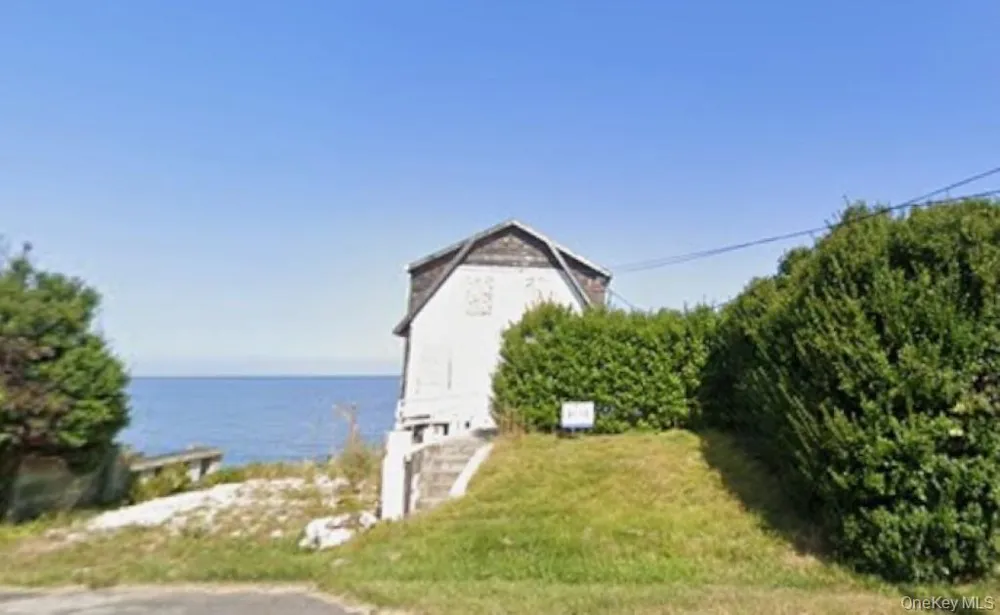 55915 County Road 48 Greenport, NY 11944