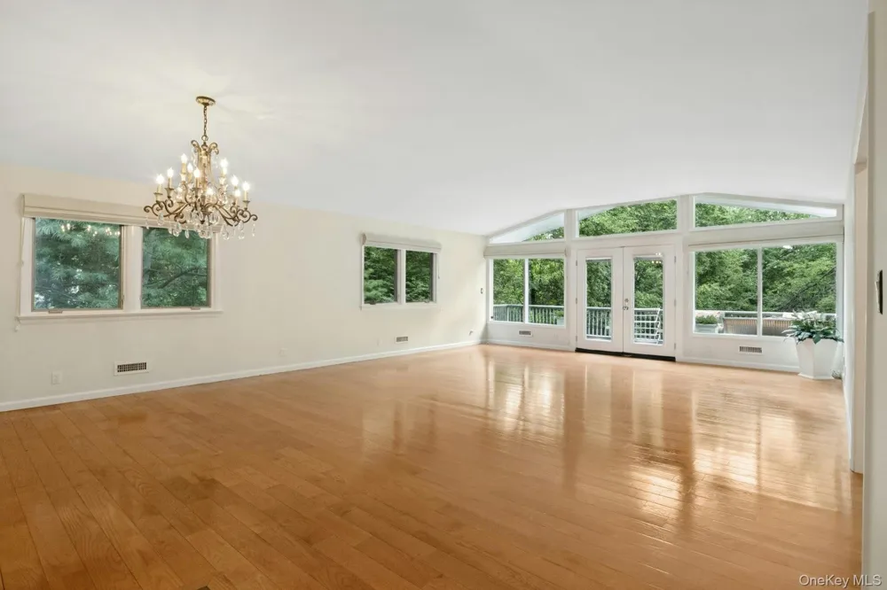 12 Warnke Lane Scarsdale, NY 10583