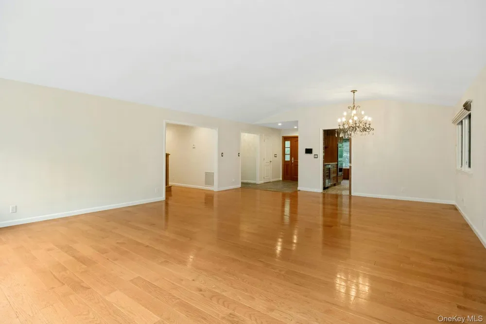 12 Warnke Lane Scarsdale, NY 10583