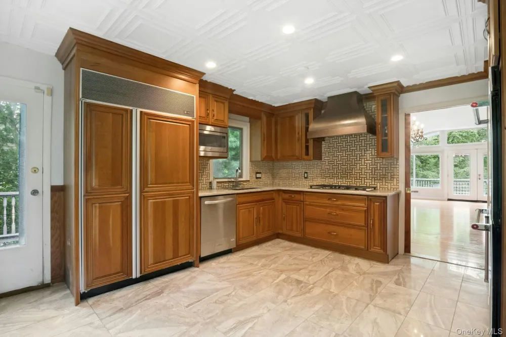 12 Warnke Lane Scarsdale, NY 10583