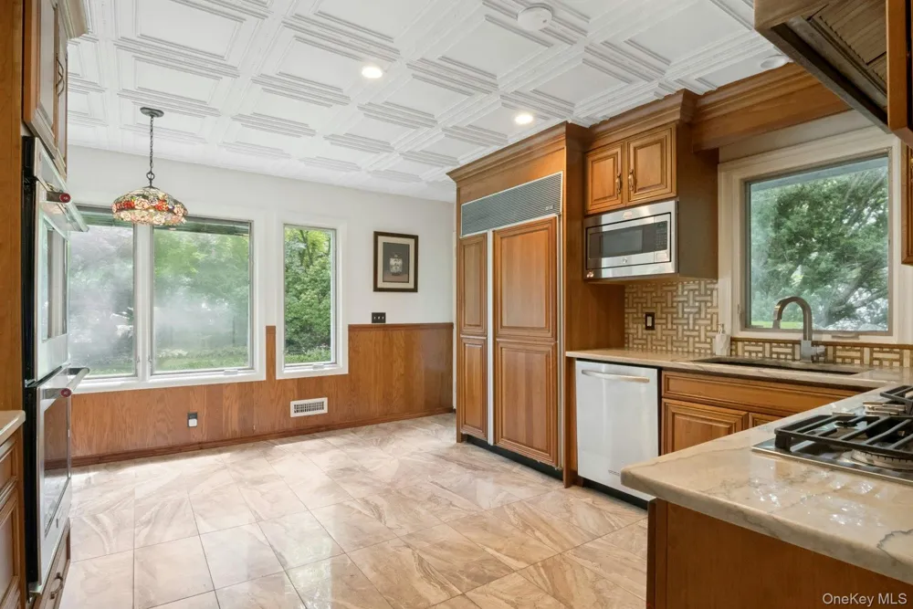12 Warnke Lane Scarsdale, NY 10583