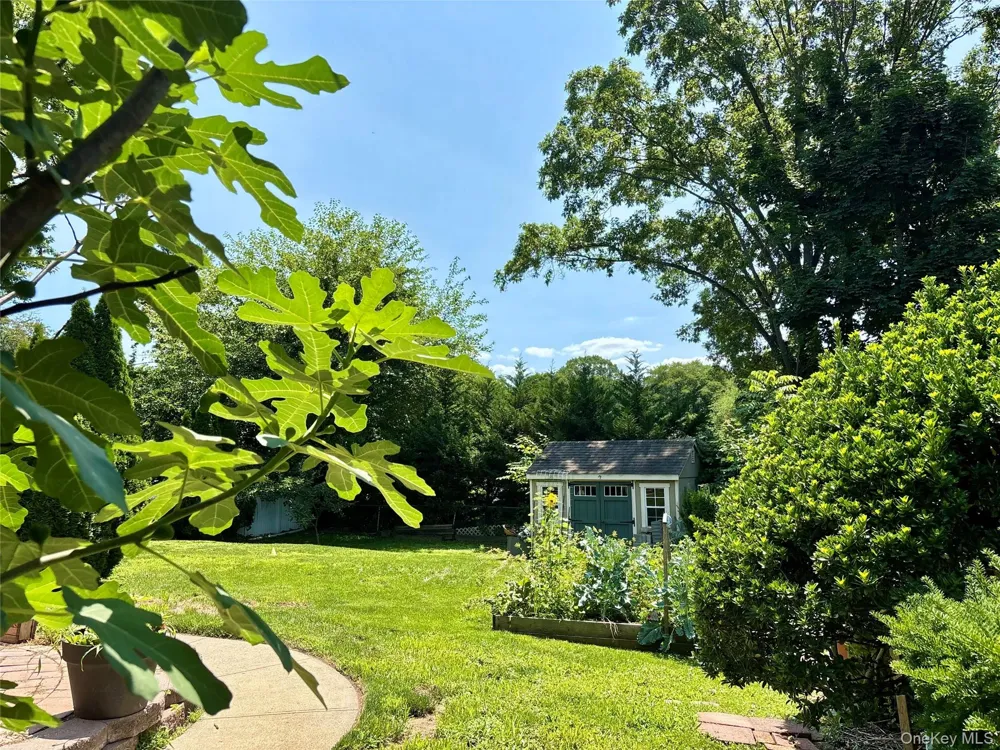 17 Alex Lane Glen Cove, NY 11542