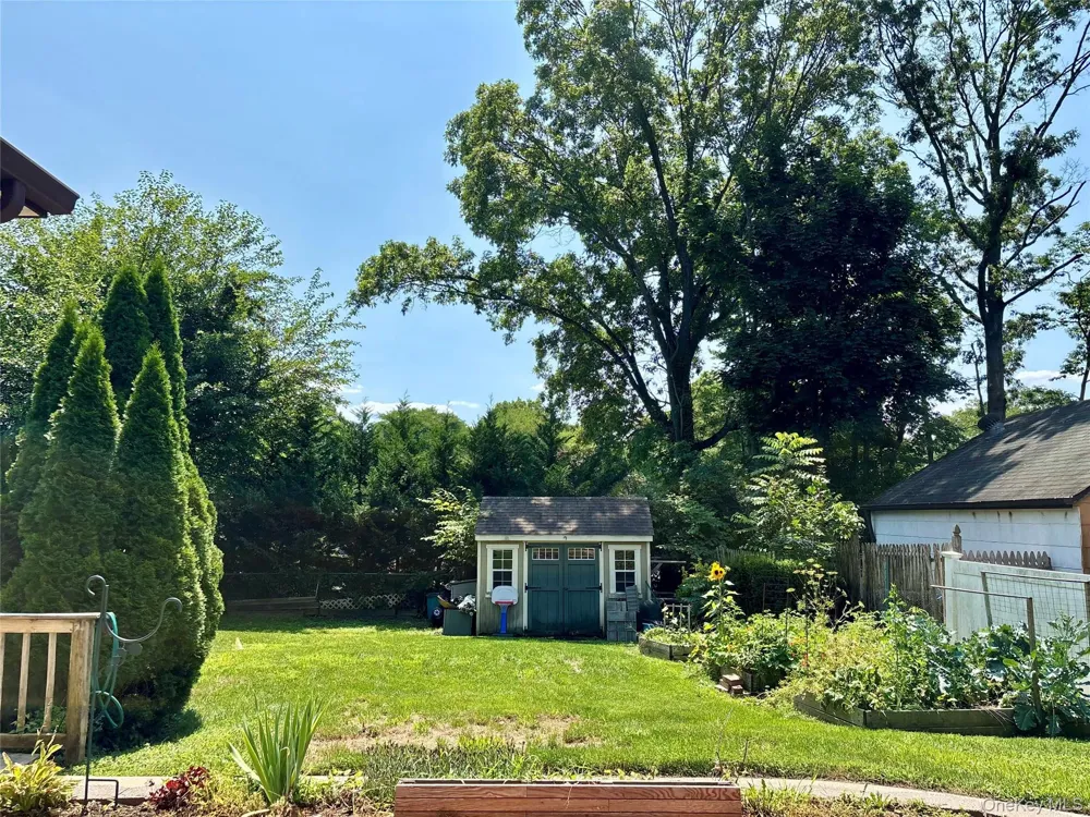 17 Alex Lane Glen Cove, NY 11542