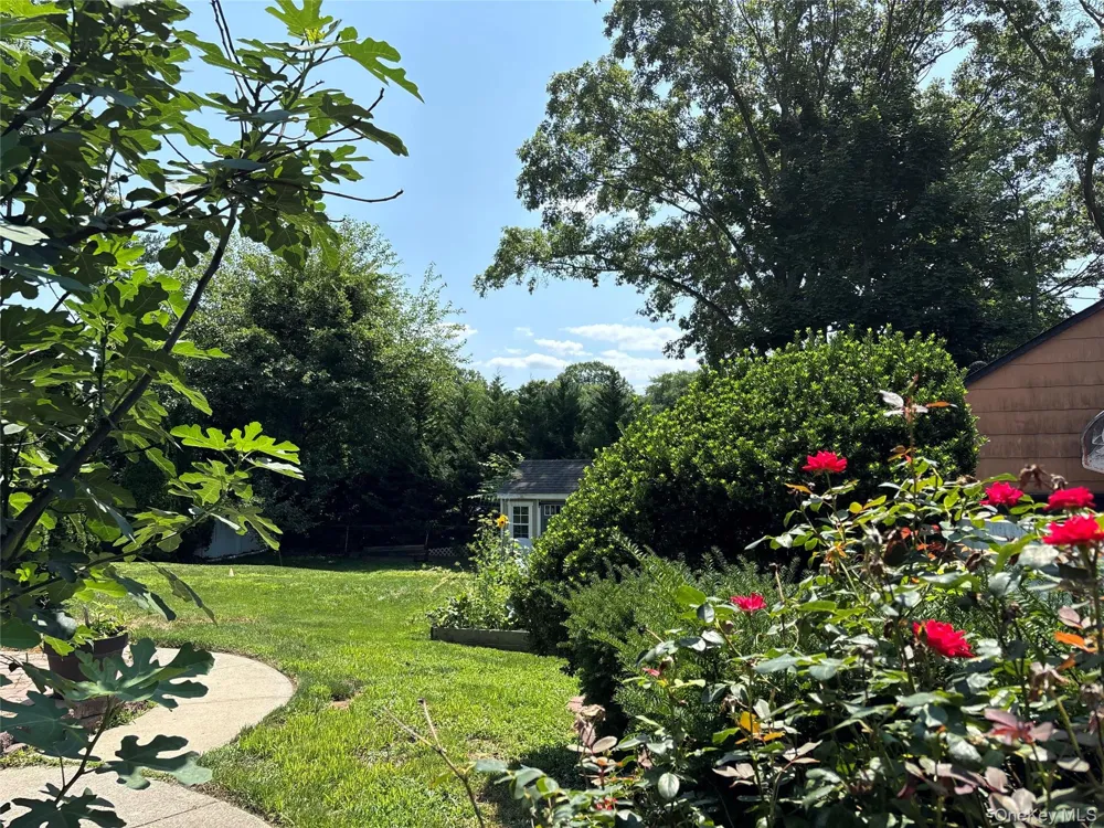 17 Alex Lane Glen Cove, NY 11542