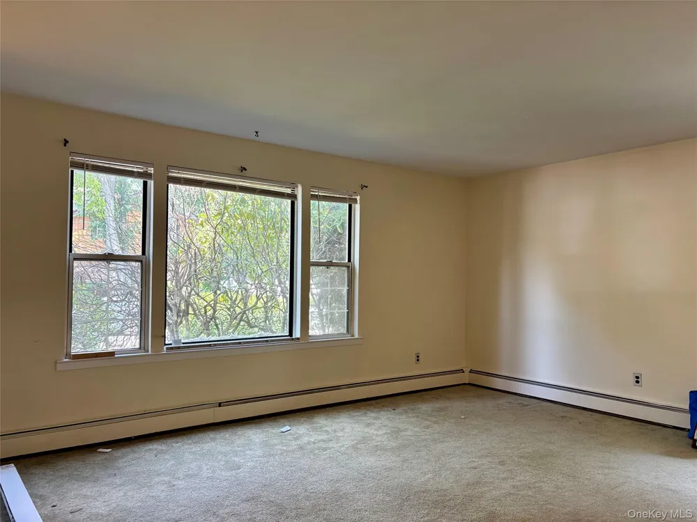 17 Alex Lane Glen Cove, NY 11542