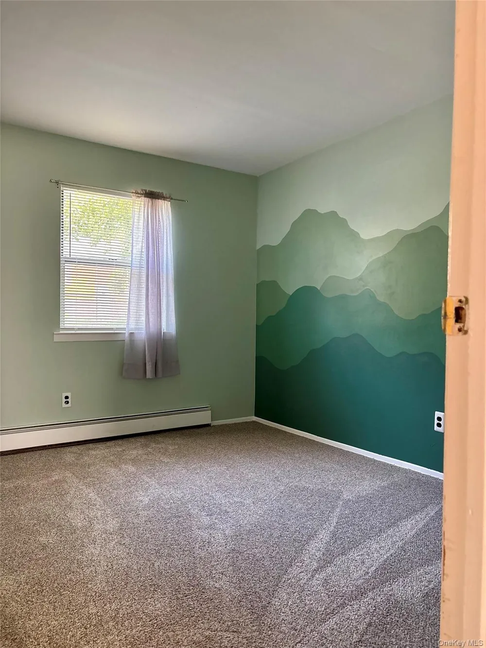 17 Alex Lane Glen Cove, NY 11542