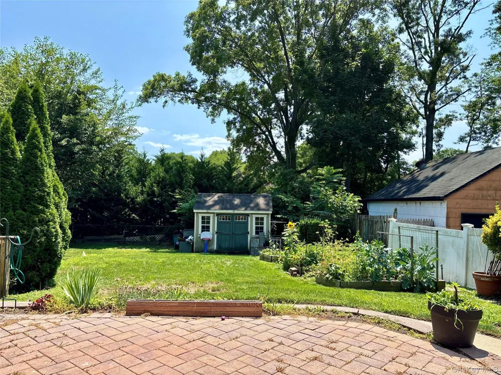 17 Alex Lane Glen Cove, NY 11542