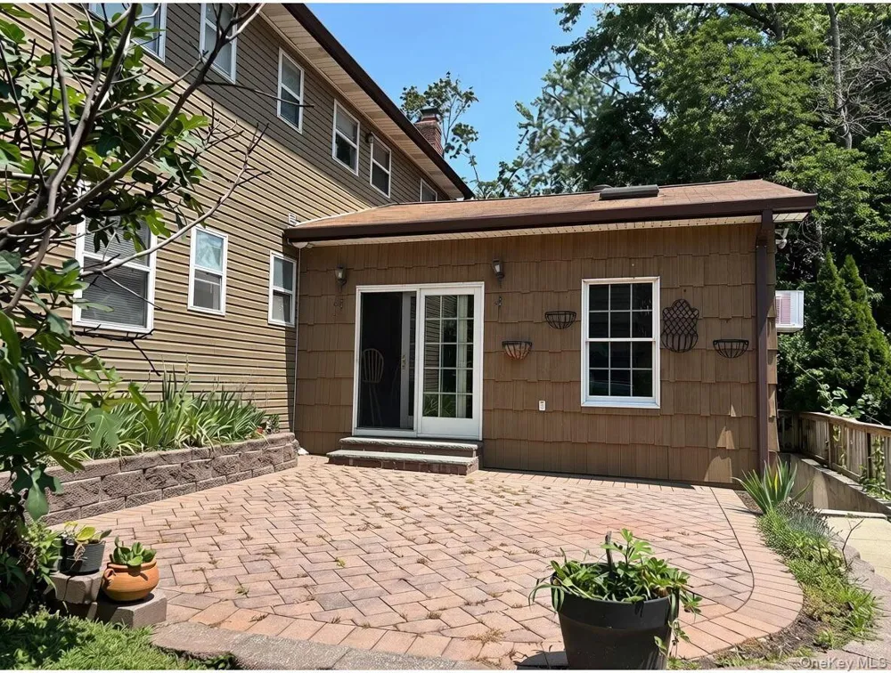 17 Alex Lane Glen Cove, NY 11542