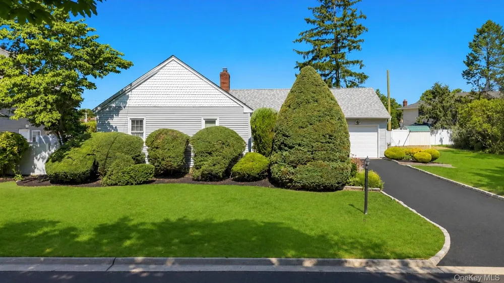 7 Albers Lane Farmingdale, NY 11735