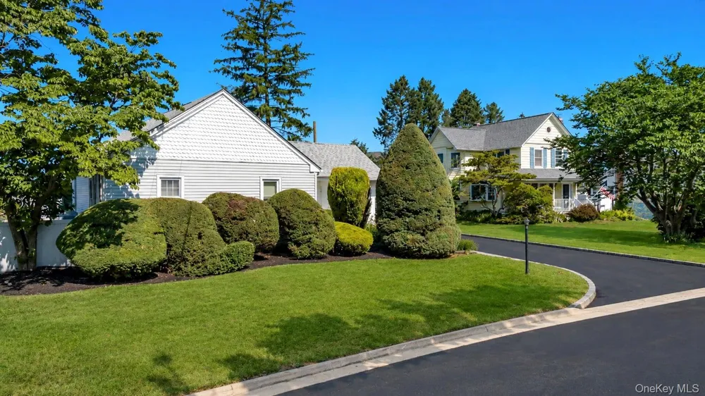 7 Albers Lane Farmingdale, NY 11735