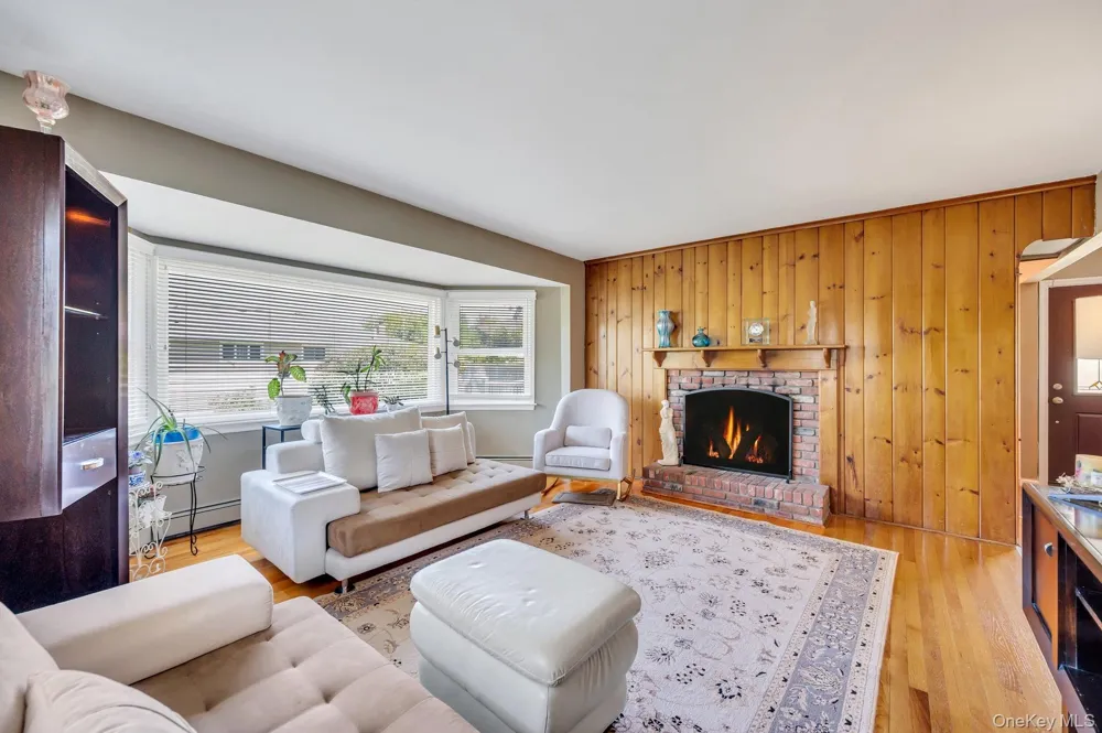 7 Albers Lane Farmingdale, NY 11735