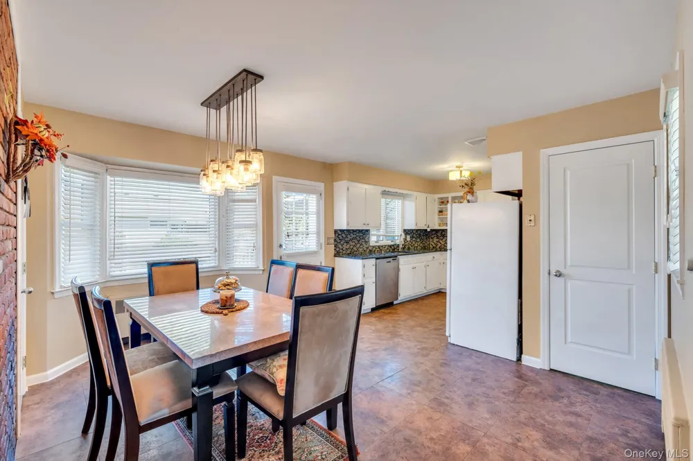 7 Albers Lane Farmingdale, NY 11735
