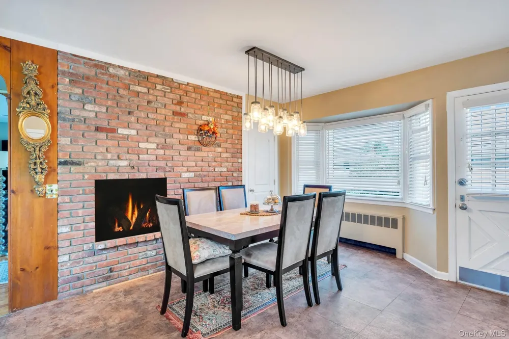 7 Albers Lane Farmingdale, NY 11735
