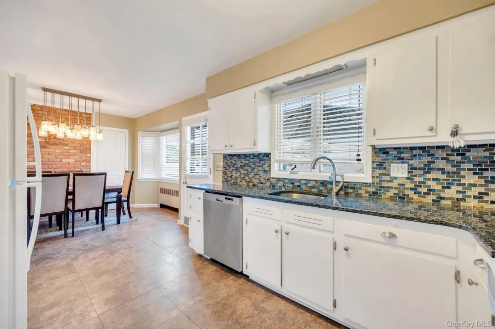 7 Albers Lane Farmingdale, NY 11735