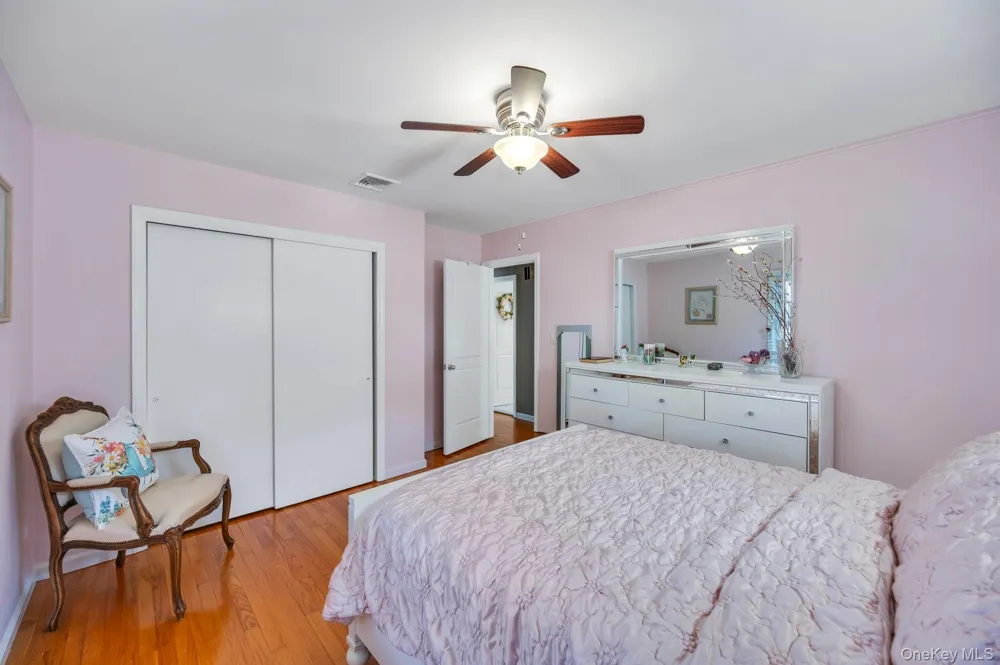 7 Albers Lane Farmingdale, NY 11735