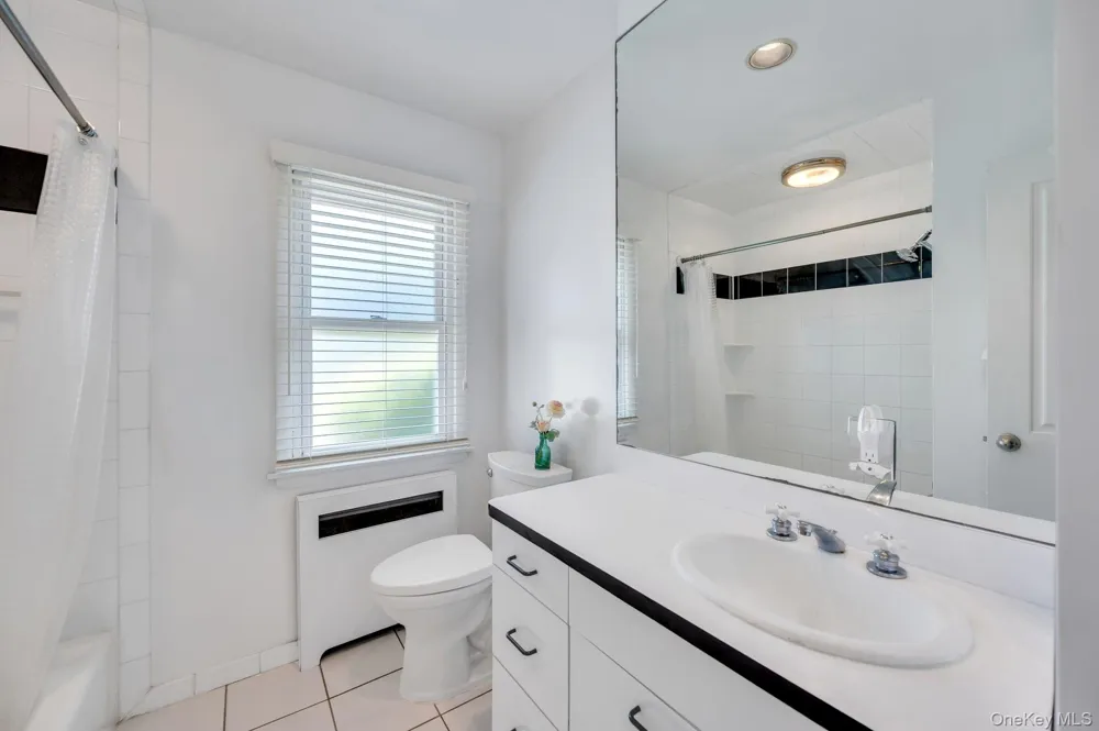 7 Albers Lane Farmingdale, NY 11735