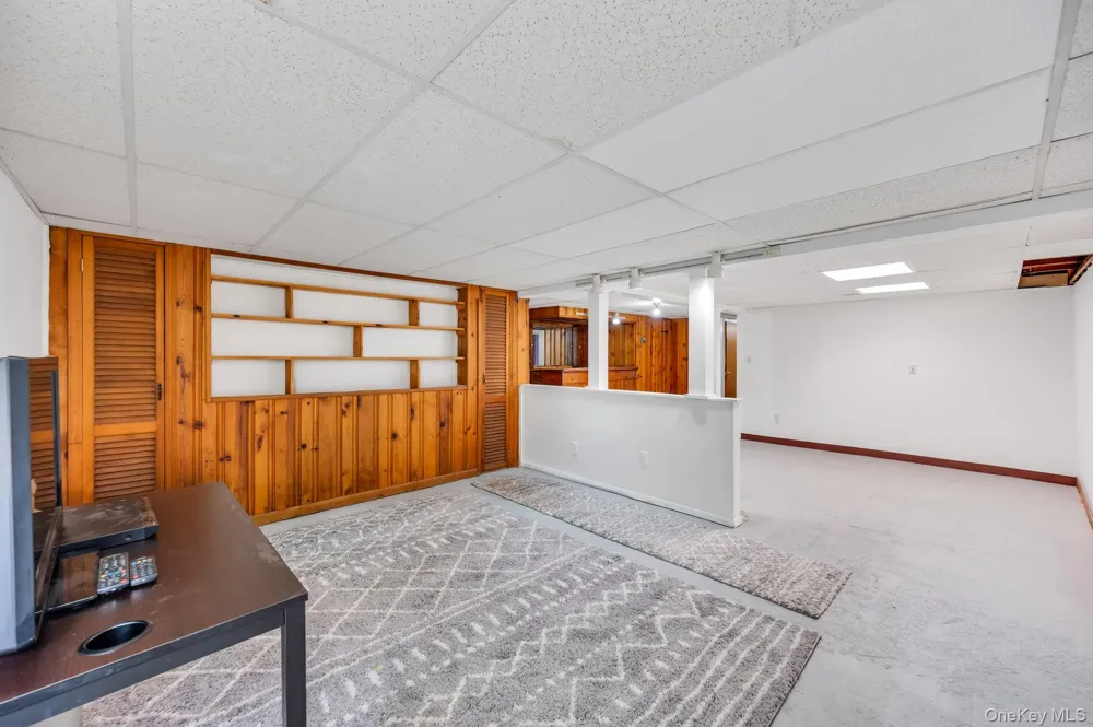 7 Albers Lane Farmingdale, NY 11735