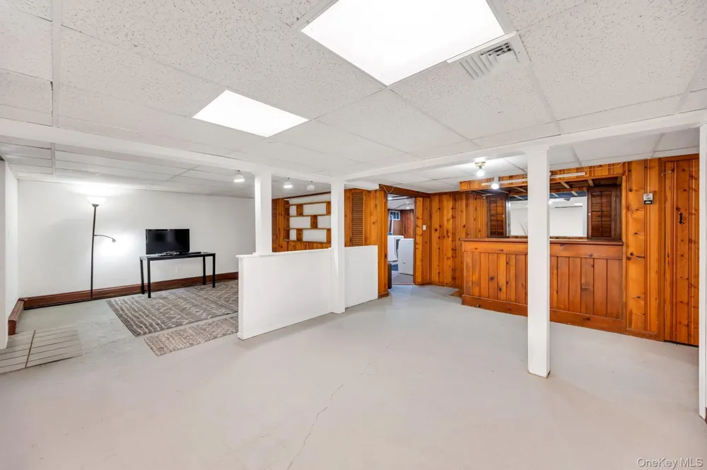 7 Albers Lane Farmingdale, NY 11735