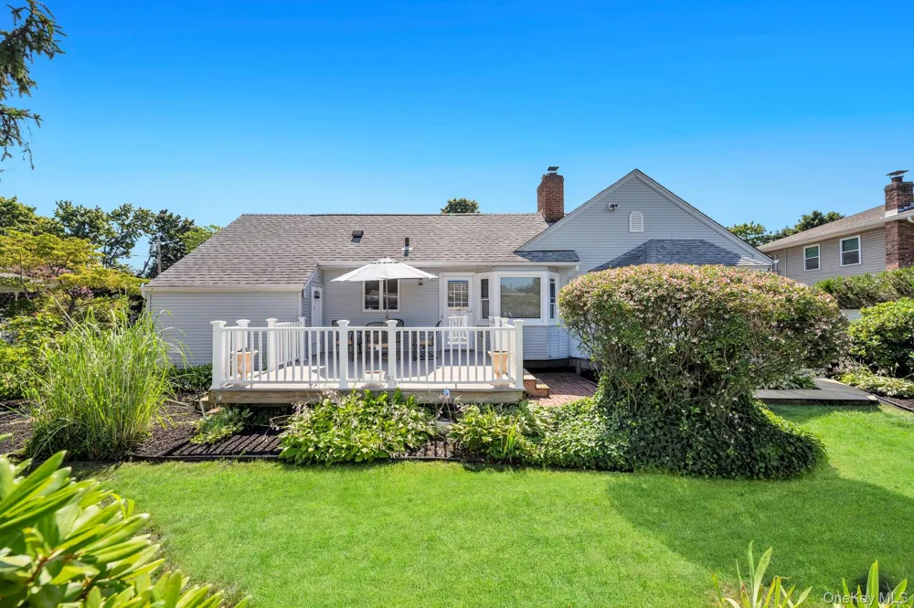 7 Albers Lane Farmingdale, NY 11735