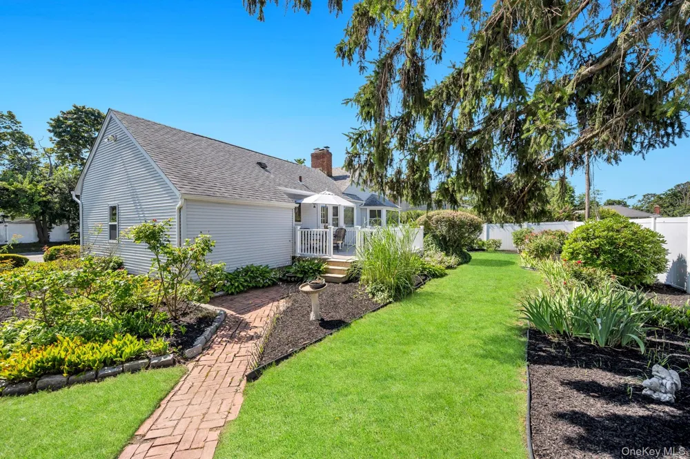 7 Albers Lane Farmingdale, NY 11735
