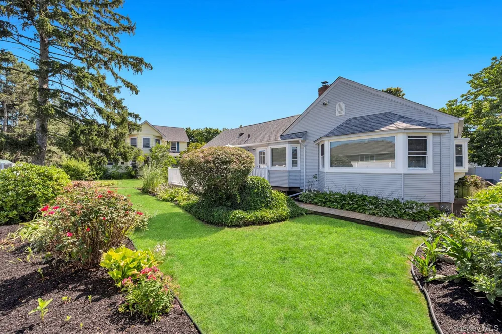 7 Albers Lane Farmingdale, NY 11735