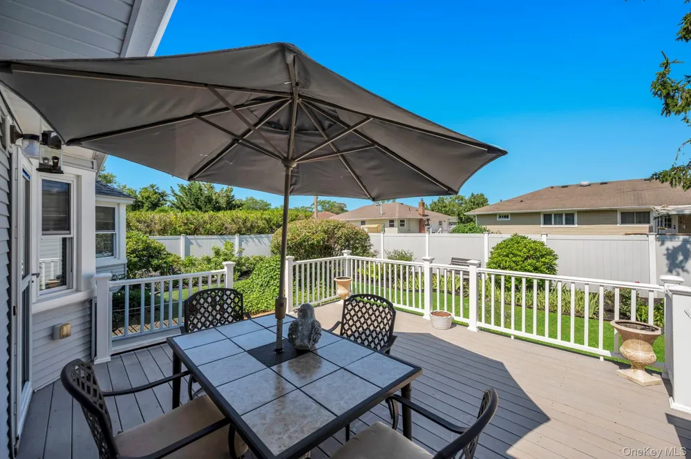 7 Albers Lane Farmingdale, NY 11735