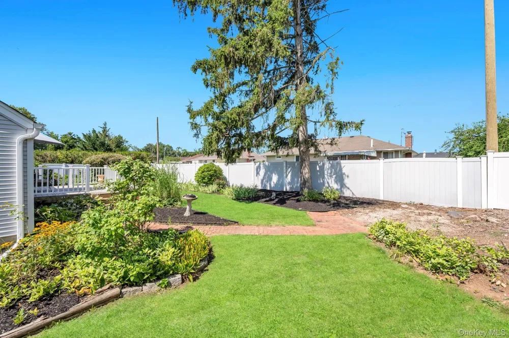 7 Albers Lane Farmingdale, NY 11735