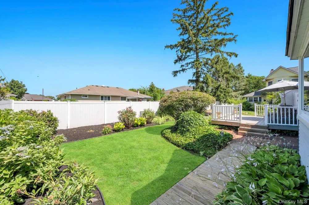 7 Albers Lane Farmingdale, NY 11735
