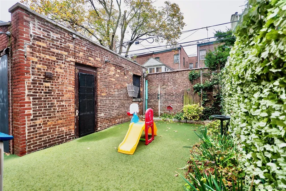 88 Midwood Street Brooklyn, NY 11225
